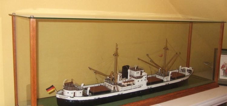 BUSCANDO AL MODELO DEL BARCO MS CLEOPATRA MS Desdemona 1952